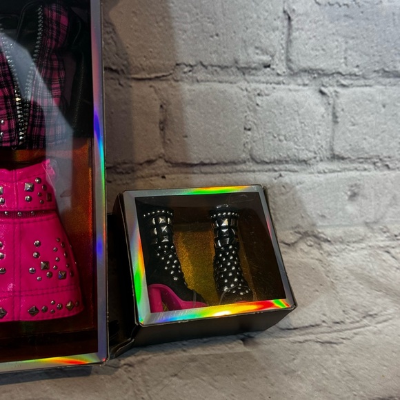 Rainbow High Lot of Doll Clothes and Shoes - Picture 2 of 7